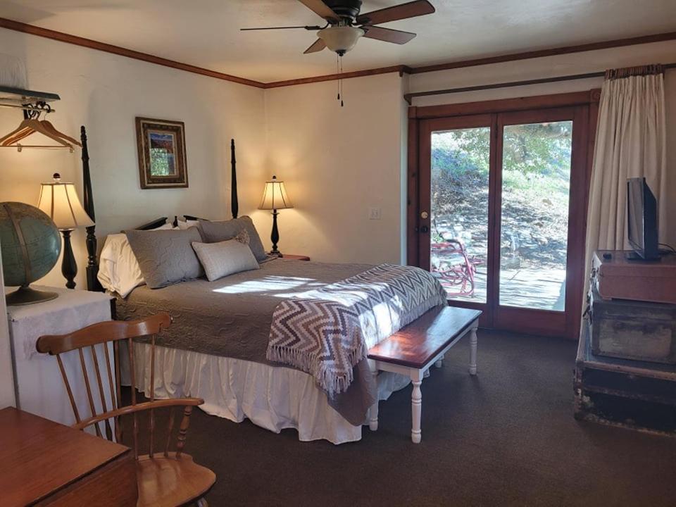 Oak Hill Inn 朱利安 外观 照片