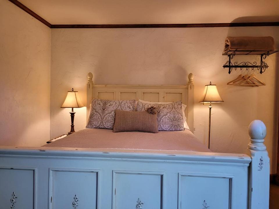 Oak Hill Inn 朱利安 外观 照片