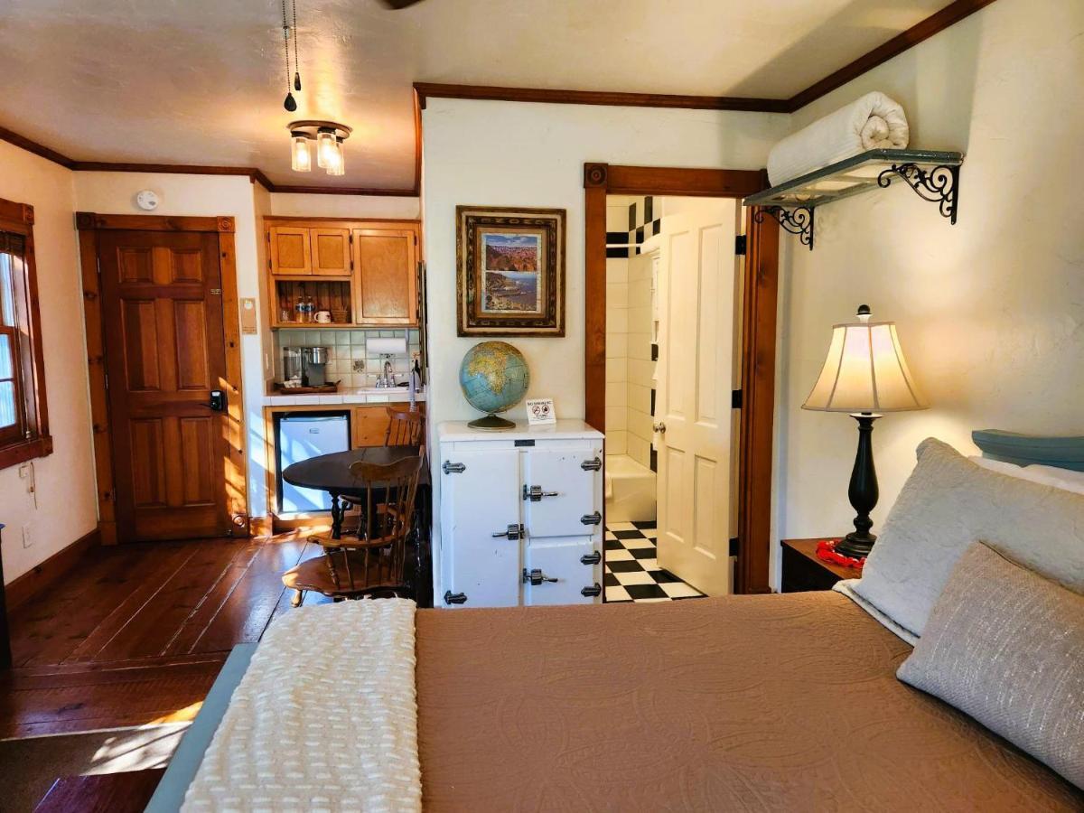 Oak Hill Inn 朱利安 外观 照片