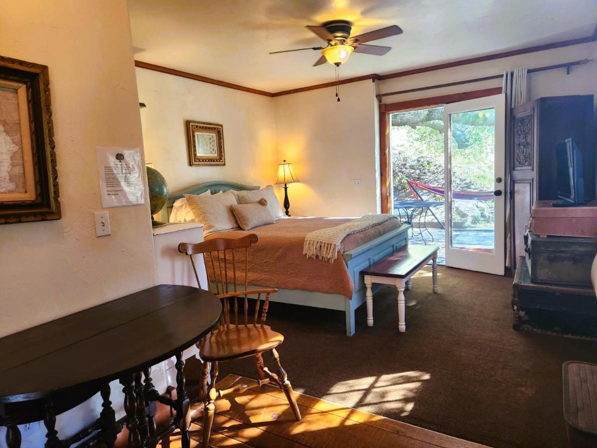 Oak Hill Inn 朱利安 外观 照片