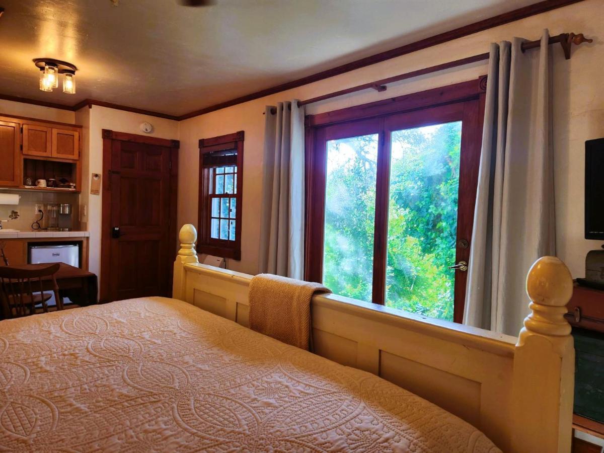 Oak Hill Inn 朱利安 外观 照片